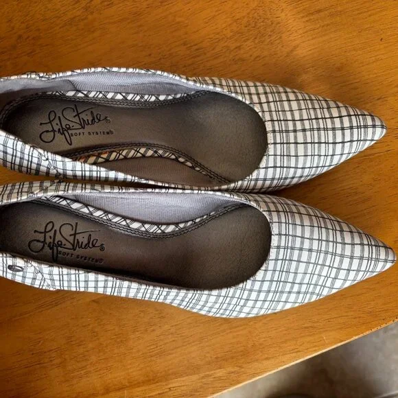 Life Stride Black and White Heels - Picture 4 of 9